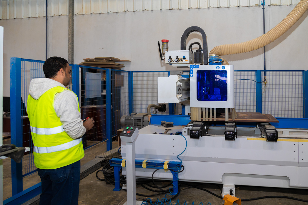uploads/CNC Router 3 axis with drilling1_38ee2053db5ab9882e2435cad87b5cd6.jpg
